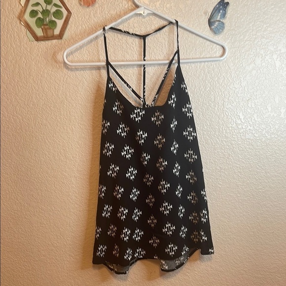Chic Black and White Patterned Tank Top - Picture 1 of 8